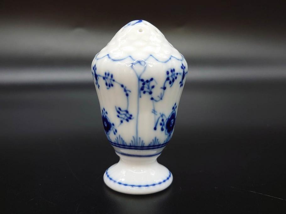 デンマーク　ROYAL COPENHAGEN(ロイヤルコペンハーゲン)　ブルーフルーテッド　プレイン　繊細に描かれた模様が上品なソルト&ペッパー・フィギュリン2点セット(塩胡椒入れ、調味料、置物、眠り猫、キャット、熊、ベア)(R-078343)