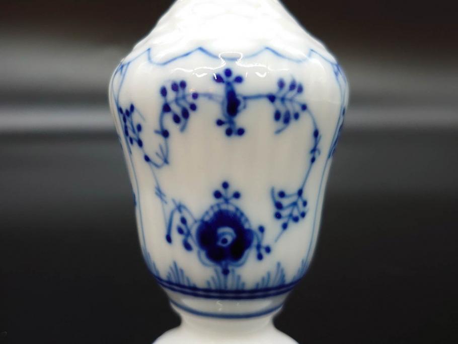 デンマーク　ROYAL COPENHAGEN(ロイヤルコペンハーゲン)　ブルーフルーテッド　プレイン　繊細に描かれた模様が上品なソルト&ペッパー・フィギュリン2点セット(塩胡椒入れ、調味料、置物、眠り猫、キャット、熊、ベア)(R-078343)