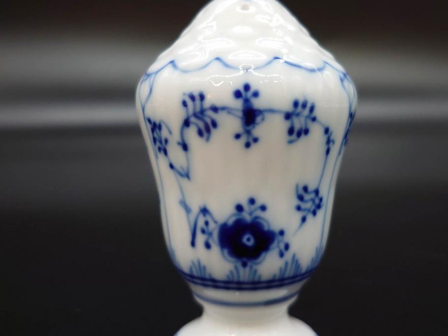 デンマーク　ROYAL COPENHAGEN(ロイヤルコペンハーゲン)　ブルーフルーテッド　プレイン　繊細に描かれた模様が上品なソルト&ペッパー・フィギュリン2点セット(塩胡椒入れ、調味料、置物、眠り猫、キャット、熊、ベア)(R-078343)