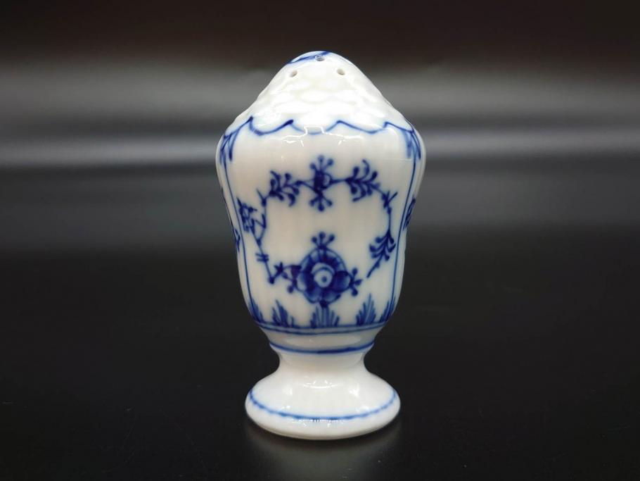 デンマーク　ROYAL COPENHAGEN(ロイヤルコペンハーゲン)　ブルーフルーテッド　プレイン　繊細に描かれた模様が上品なソルト&ペッパー・フィギュリン2点セット(塩胡椒入れ、調味料、置物、眠り猫、キャット、熊、ベア)(R-078343)