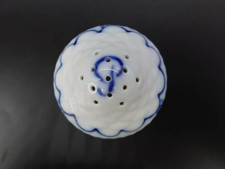 デンマーク　ROYAL COPENHAGEN(ロイヤルコペンハーゲン)　ブルーフルーテッド　プレイン　繊細に描かれた模様が上品なソルト&ペッパー・フィギュリン2点セット(塩胡椒入れ、調味料、置物、眠り猫、キャット、熊、ベア)(R-078343)