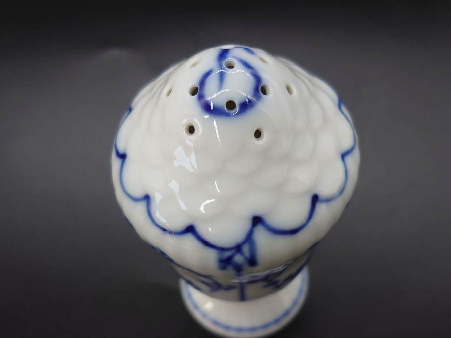 デンマーク　ROYAL COPENHAGEN(ロイヤルコペンハーゲン)　ブルーフルーテッド　プレイン　繊細に描かれた模様が上品なソルト&ペッパー・フィギュリン2点セット(塩胡椒入れ、調味料、置物、眠り猫、キャット、熊、ベア)(R-078343)