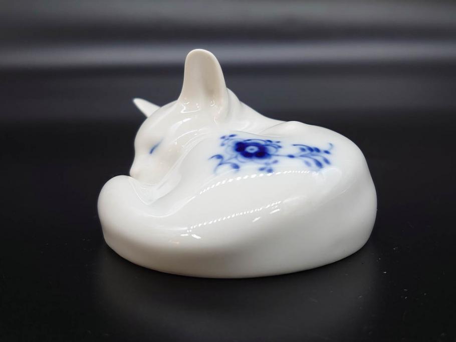デンマーク　ROYAL COPENHAGEN(ロイヤルコペンハーゲン)　ブルーフルーテッド　プレイン　繊細に描かれた模様が上品なソルト&ペッパー・フィギュリン2点セット(塩胡椒入れ、調味料、置物、眠り猫、キャット、熊、ベア)(R-078343)