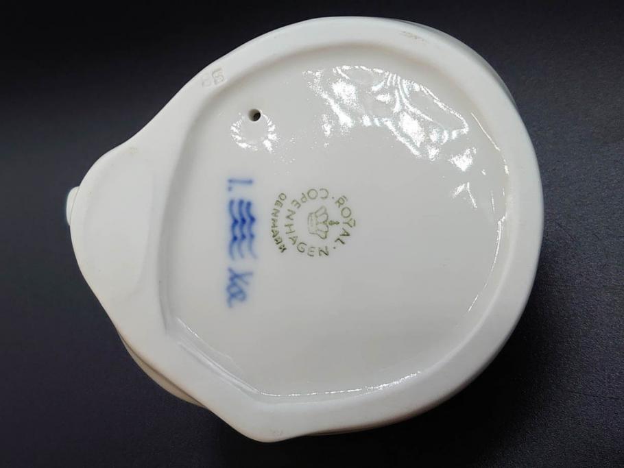 デンマーク　ROYAL COPENHAGEN(ロイヤルコペンハーゲン)　ブルーフルーテッド　プレイン　繊細に描かれた模様が上品なソルト&ペッパー・フィギュリン2点セット(塩胡椒入れ、調味料、置物、眠り猫、キャット、熊、ベア)(R-078343)