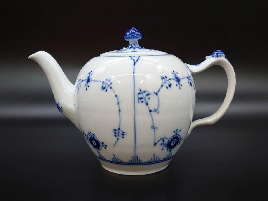 デンマーク　ROYAL COPENHAGEN(ロイヤルコペンハーゲン)　ブルーフルーテッドプレイン　繊細に描かれたブルーの模様が上品なティーポット(洋食器)(R-078344)