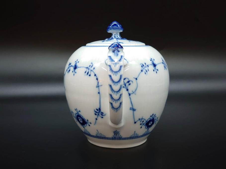 デンマーク　ROYAL COPENHAGEN(ロイヤルコペンハーゲン)　ブルーフルーテッドプレイン　繊細に描かれたブルーの模様が上品なティーポット(洋食器)(R-078344)