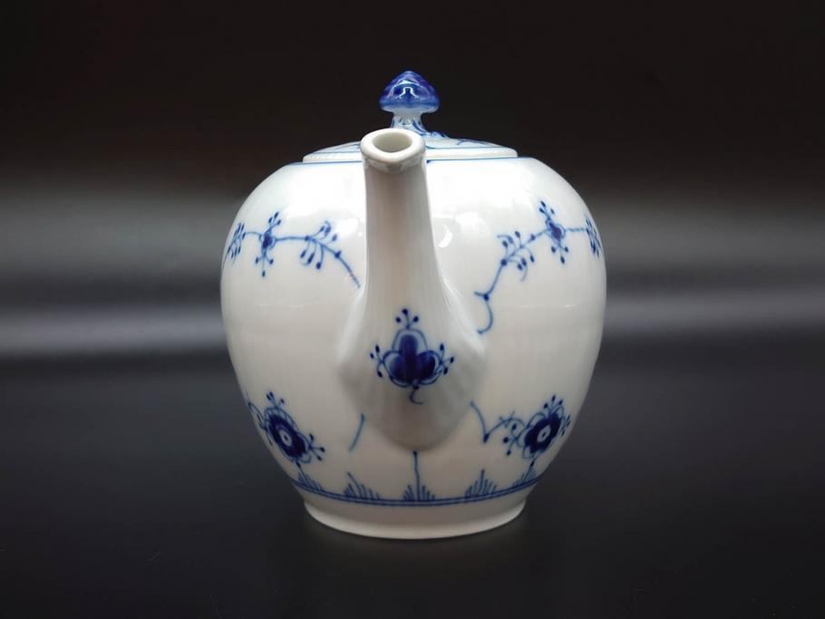 デンマーク　ROYAL COPENHAGEN(ロイヤルコペンハーゲン)　ブルーフルーテッドプレイン　繊細に描かれたブルーの模様が上品なティーポット(洋食器)(R-078344)