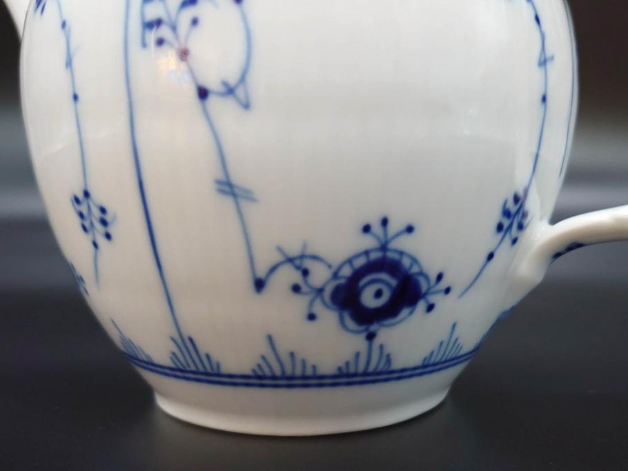 デンマーク　ROYAL COPENHAGEN(ロイヤルコペンハーゲン)　ブルーフルーテッドプレイン　繊細に描かれたブルーの模様が上品なティーポット(洋食器)(R-078344)