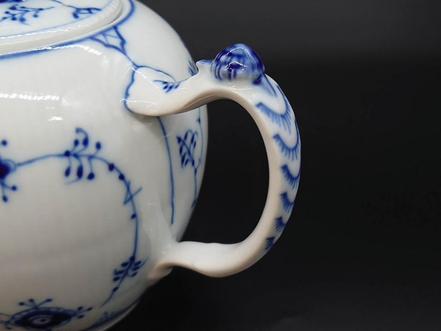 デンマーク　ROYAL COPENHAGEN(ロイヤルコペンハーゲン)　ブルーフルーテッドプレイン　繊細に描かれたブルーの模様が上品なティーポット(洋食器)(R-078344)