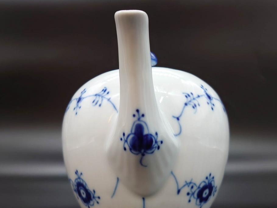 デンマーク　ROYAL COPENHAGEN(ロイヤルコペンハーゲン)　ブルーフルーテッドプレイン　繊細に描かれたブルーの模様が上品なティーポット(洋食器)(R-078344)
