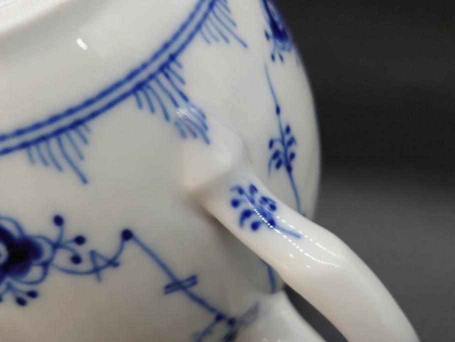 デンマーク　ROYAL COPENHAGEN(ロイヤルコペンハーゲン)　ブルーフルーテッドプレイン　繊細に描かれたブルーの模様が上品なティーポット(洋食器)(R-078344)