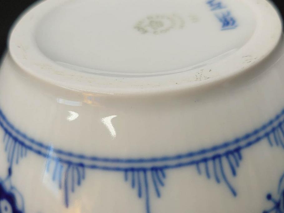 デンマーク　ROYAL COPENHAGEN(ロイヤルコペンハーゲン)　ブルーフルーテッドプレイン　繊細に描かれたブルーの模様が上品なティーポット(洋食器)(R-078344)