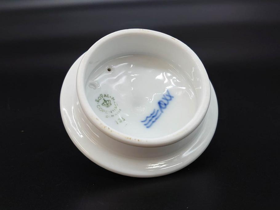 デンマーク　ROYAL COPENHAGEN(ロイヤルコペンハーゲン)　ブルーフルーテッドプレイン　繊細に描かれたブルーの模様が上品なティーポット(洋食器)(R-078344)