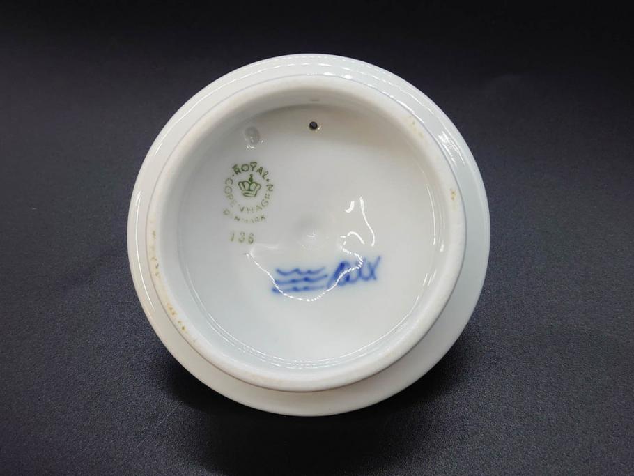デンマーク　ROYAL COPENHAGEN(ロイヤルコペンハーゲン)　ブルーフルーテッドプレイン　繊細に描かれたブルーの模様が上品なティーポット(洋食器)(R-078344)
