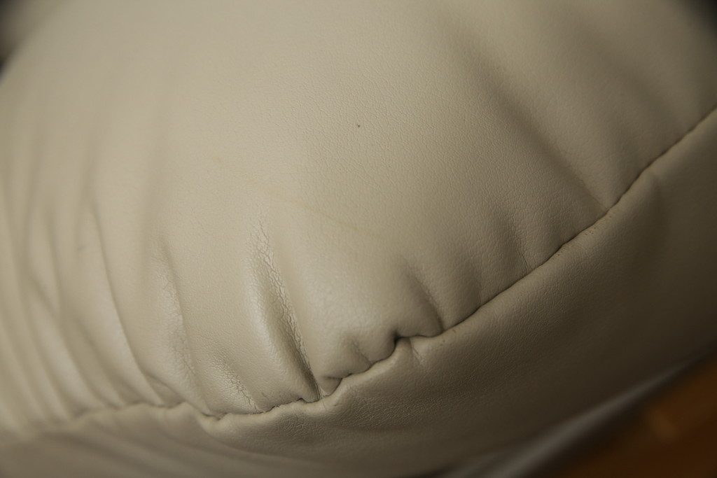 中古　美品　モリシゲ(MORISHIGE/森繁)　水葉(ミズハ)　合皮　和モダンテイストのお部屋づくりにおすすめな3人掛けソファ(アームソファ、三人掛け、3P、トリプルソファ、ローソファ)(定価約100万円)(R-066562)