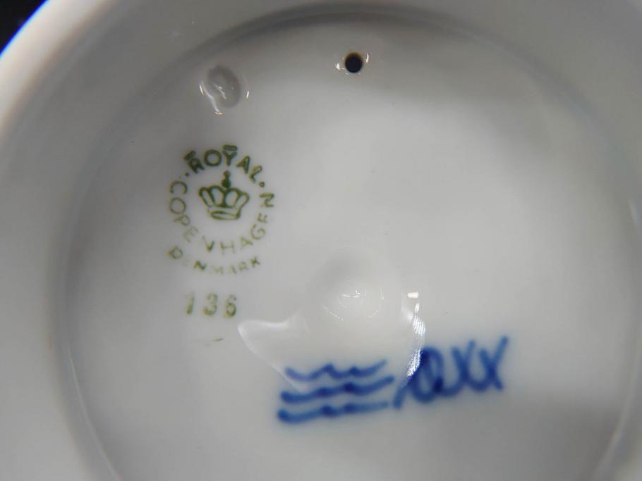デンマーク　ROYAL COPENHAGEN(ロイヤルコペンハーゲン)　ブルーフルーテッドプレイン　繊細に描かれたブルーの模様が上品なティーポット(洋食器)(R-078344)