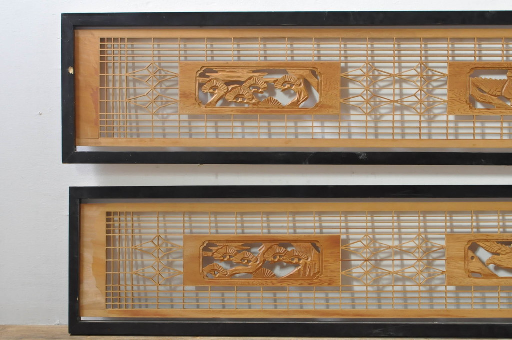 ビンテージ建具　松・鷲　彫刻と組子細工の組み合わせが美しい欄間2枚セット(明り取り、明かり取り、ランマ、ヴィンテージ)(R-076334)