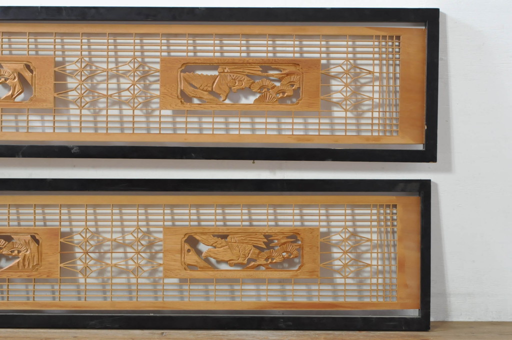 ビンテージ建具　松・鷲　彫刻と組子細工の組み合わせが美しい欄間2枚セット(明り取り、明かり取り、ランマ、ヴィンテージ)(R-076334)
