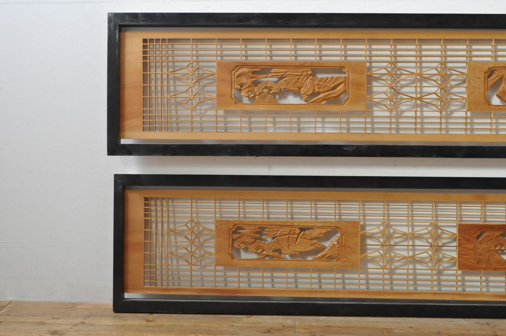 ビンテージ建具　松・鷲　彫刻と組子細工の組み合わせが美しい欄間2枚セット(明り取り、明かり取り、ランマ、ヴィンテージ)(R-076334)