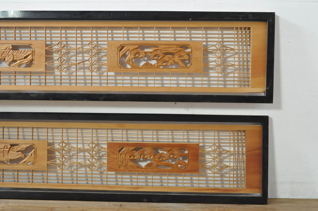 ビンテージ建具　松・鷲　彫刻と組子細工の組み合わせが美しい欄間2枚セット(明り取り、明かり取り、ランマ、ヴィンテージ)(R-076334)