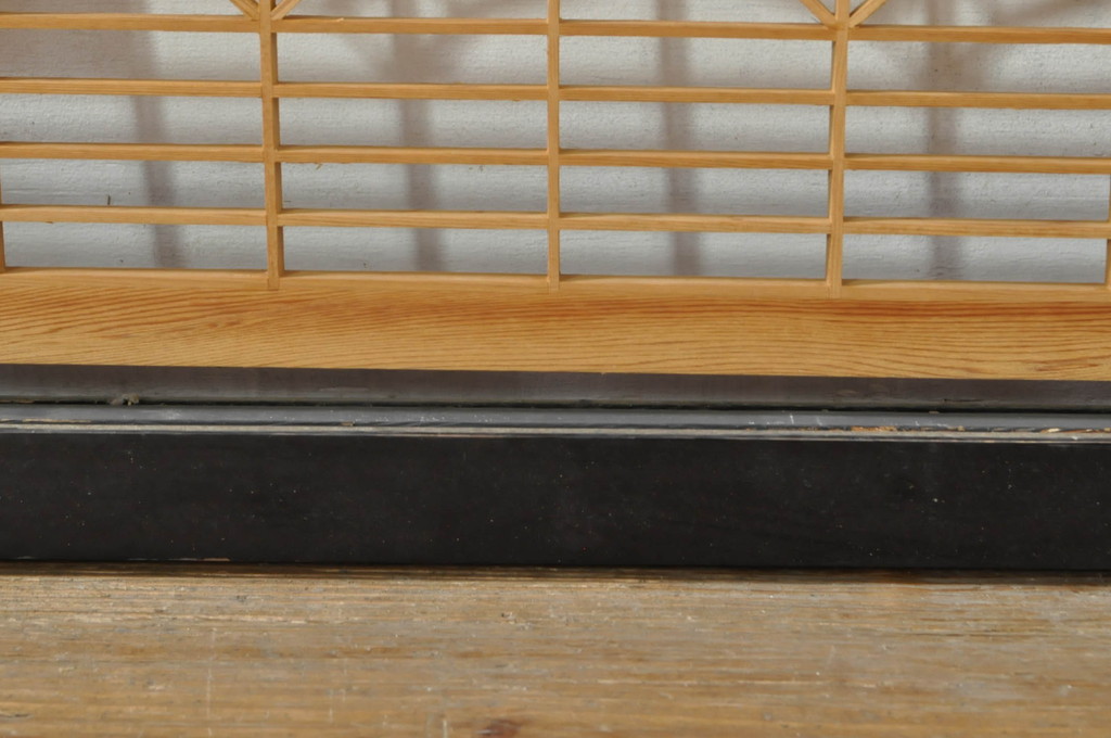 ビンテージ建具　松・鷲　彫刻と組子細工の組み合わせが美しい欄間2枚セット(明り取り、明かり取り、ランマ、ヴィンテージ)(R-076334)