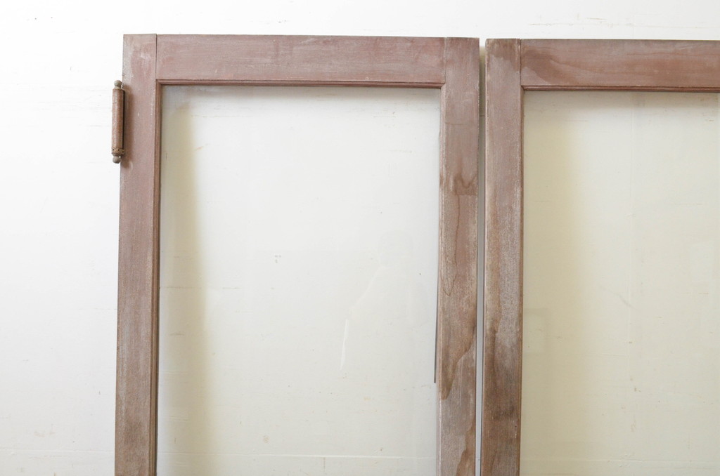 アンティーク建具　総欅(ケヤキ)材　経年を感じさせる木味が魅力の大振りな両開きドア1対2枚セット(木製扉、ガラス扉)(R-068730)