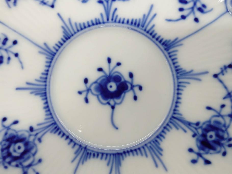 デンマーク　ROYAL COPENHAGEN(ロイヤルコペンハーゲン)　ブルーフルーテッド　ハーフレース　525　上品なデザインのティーカップ&ソーサー5客セット(洋食器、C&S)(R-078345)