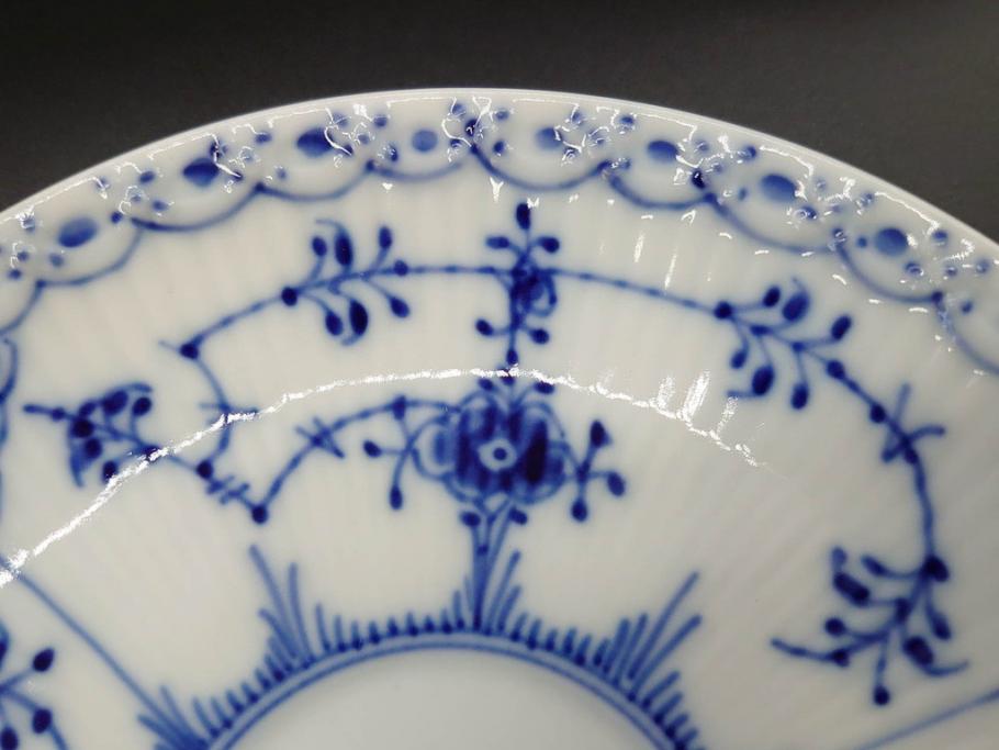 デンマーク　ROYAL COPENHAGEN(ロイヤルコペンハーゲン)　ブルーフルーテッド　ハーフレース　525　上品なデザインのティーカップ&ソーサー5客セット(洋食器、C&S)(R-078345)