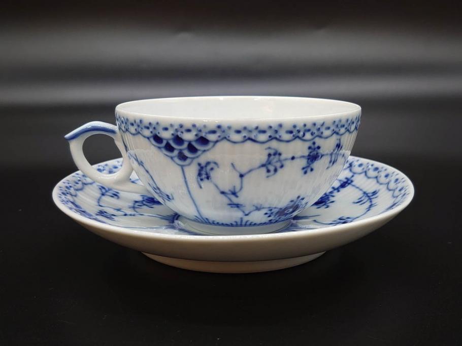 デンマーク　ROYAL COPENHAGEN(ロイヤルコペンハーゲン)　ブルーフルーテッド　ハーフレース　525　上品なデザインのティーカップ&ソーサー5客セット(洋食器、C&S)(R-078345)