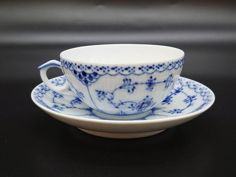 デンマーク　ROYAL COPENHAGEN(ロイヤルコペンハーゲン)　ブルーフルーテッド　ハーフレース　525　上品なデザインのティーカップ&ソーサー5客セット(洋食器、C&S)(R-078345)