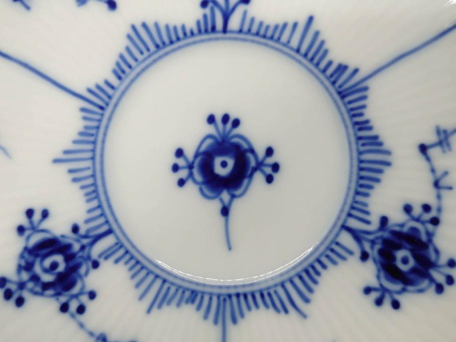 デンマーク　ROYAL COPENHAGEN(ロイヤルコペンハーゲン)　ブルーフルテッド プレイン　繊細な絵付けがエレガントなコーヒーカップ&ソーサー5客セット(洋食器、C&S)(R-078346)