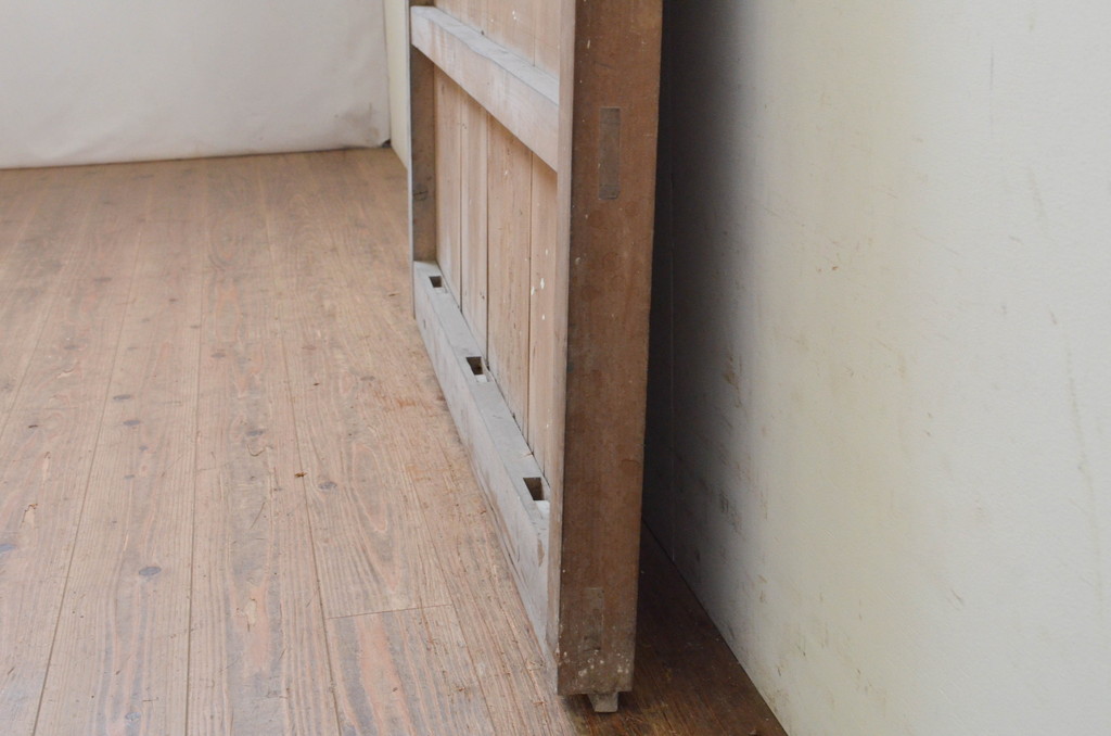 アンティーク建具 時代の流れを感じさせる木の味わいが魅力的な