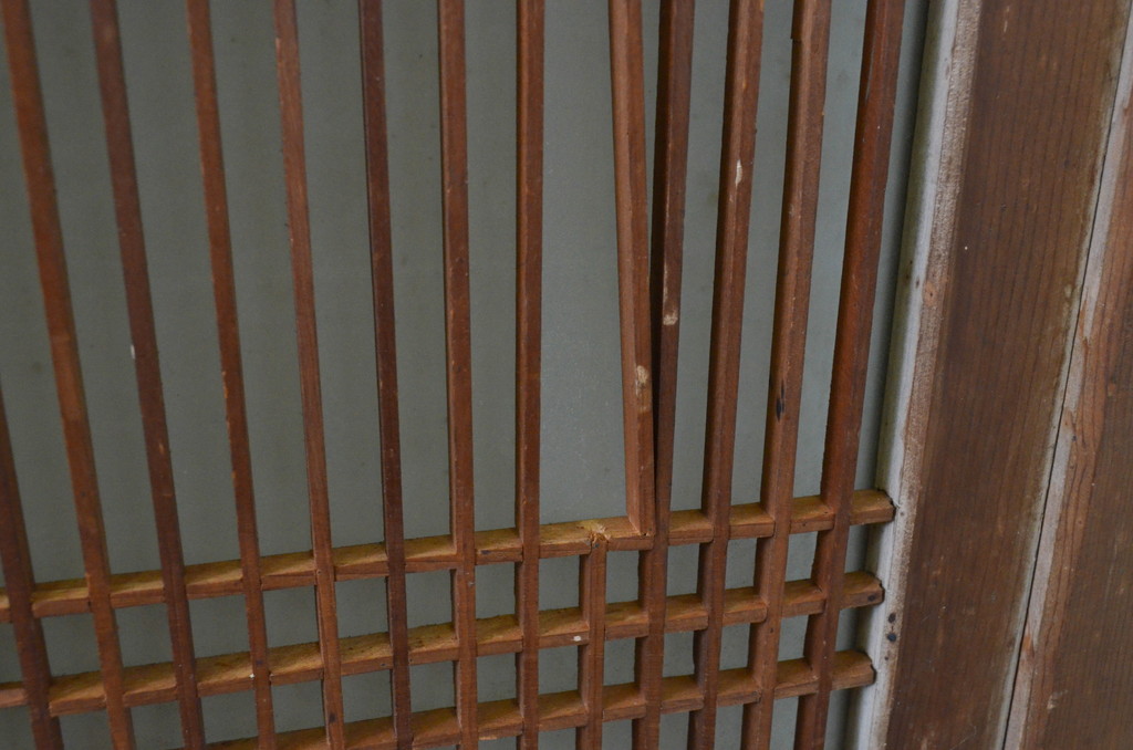 アンティーク建具 格子入り 風情のある佇まいが魅力的な幅狭