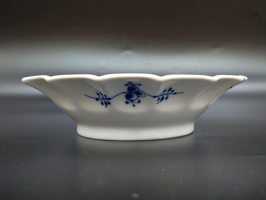 デンマーク　ROYAL COPENHAGEN(ロイヤルコペンハーゲン)　ブルーフルーテッド　プレイン　ブルーコペンハーゲン　様々なシーンに対応できるプレート5枚・シェルディッシュ・ボウルセット(皿、深皿、小皿、変形皿、貝、花柄、洋食器)(R-078347)