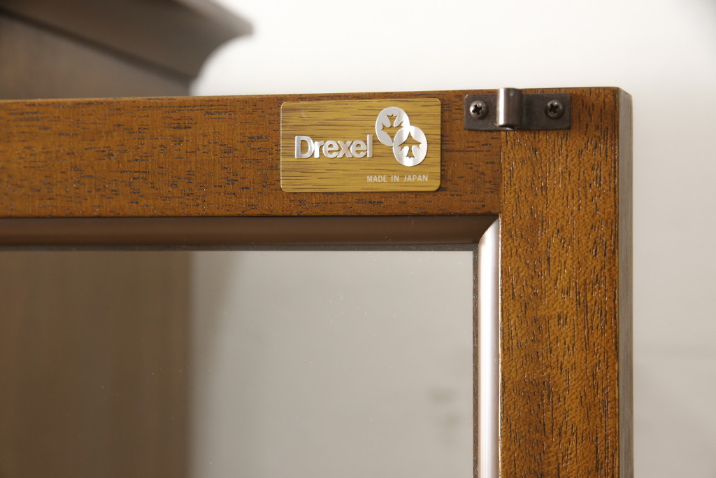 中古　美品　DREXEL HERITAGE(ドレクセルヘリテイジ)　Triune(トライユン)　チャイナ　クラシカルな佇まいが魅力の食器棚(キャビネット、収納棚、飾り棚)(定価約85万円)(R-055628)