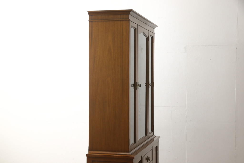 中古　美品　DREXEL HERITAGE(ドレクセルヘリテイジ)　Triune(トライユン)　チャイナ　クラシカルな佇まいが魅力の食器棚(キャビネット、収納棚、飾り棚)(定価約85万円)(R-055628)