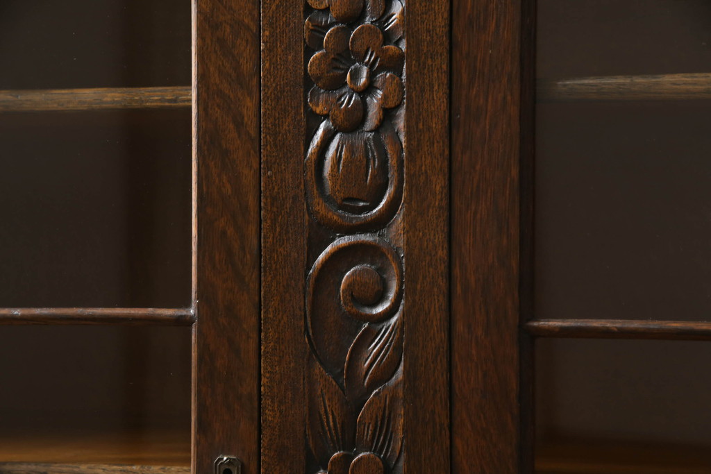 イギリスアンティーク　華やかな彫刻とクラシカルな雰囲気が魅力的なブックケース(本箱、キャビネット、収納棚、戸棚、飾り棚、英国)(R-068170)