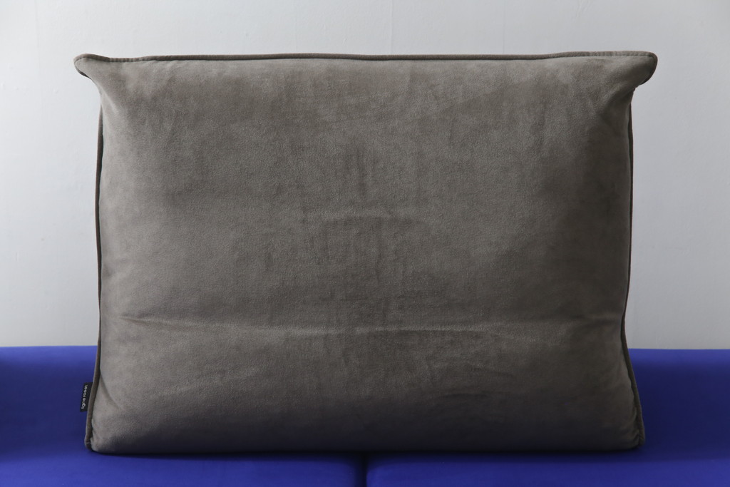 中古　美品　2022年購入　Ligne roset(リーン・ロゼ)　ROSETPrado(ロゼプラド)　デザイン性にこだわりを感じるスタイリッシュな3Pソファ(リーンロゼ、3人掛けソファ、三人掛け、トリプルソファ)(R-075970)