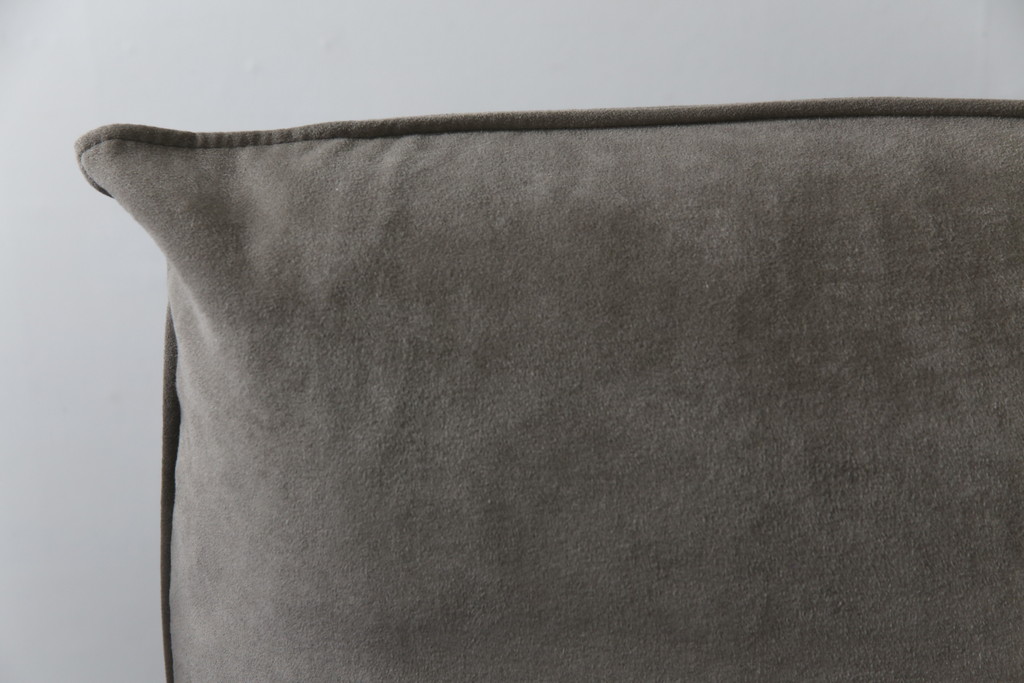 中古　美品　2022年購入　Ligne roset(リーン・ロゼ)　ROSETPrado(ロゼプラド)　デザイン性にこだわりを感じるスタイリッシュな3Pソファ(リーンロゼ、3人掛けソファ、三人掛け、トリプルソファ)(R-075970)