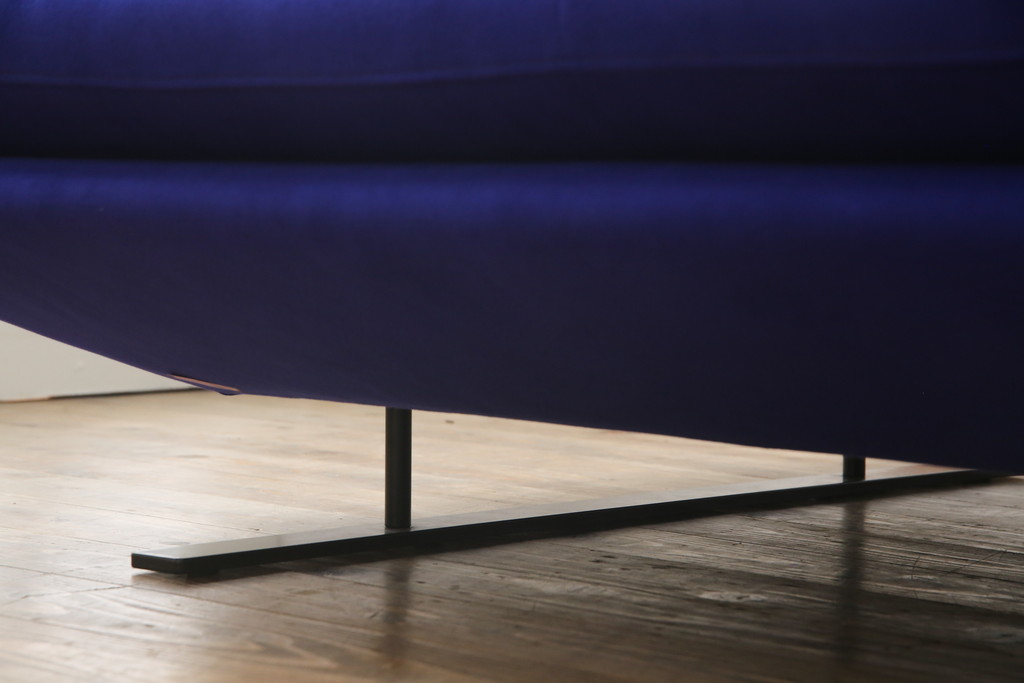 中古　美品　2022年購入　Ligne roset(リーン・ロゼ)　ROSETPrado(ロゼプラド)　デザイン性にこだわりを感じるスタイリッシュな3Pソファ(リーンロゼ、3人掛けソファ、三人掛け、トリプルソファ)(R-075970)