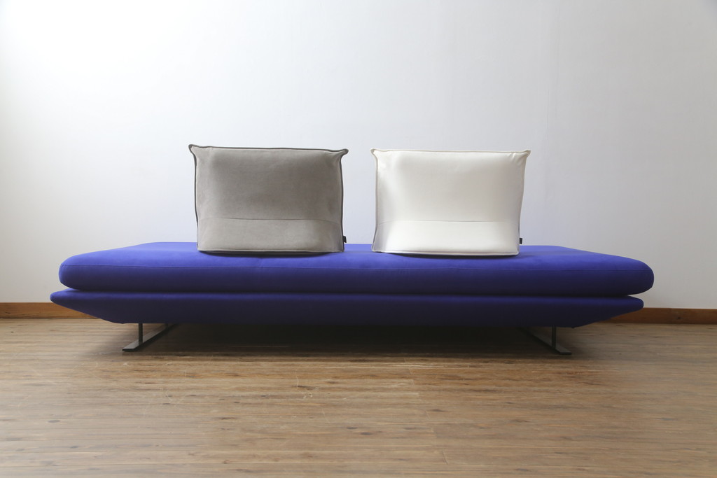 中古　美品　2022年購入　Ligne roset(リーン・ロゼ)　ROSETPrado(ロゼプラド)　デザイン性にこだわりを感じるスタイリッシュな3Pソファ(リーンロゼ、3人掛けソファ、三人掛け、トリプルソファ)(R-075970)
