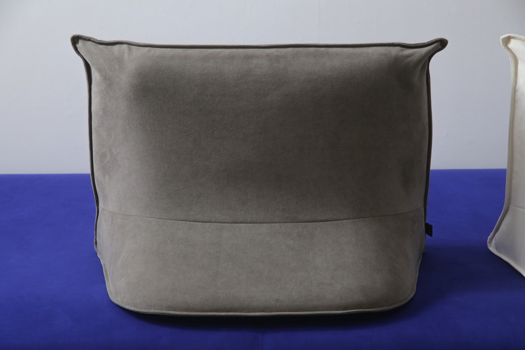 中古　美品　2022年購入　Ligne roset(リーン・ロゼ)　ROSETPrado(ロゼプラド)　デザイン性にこだわりを感じるスタイリッシュな3Pソファ(リーンロゼ、3人掛けソファ、三人掛け、トリプルソファ)(R-075970)