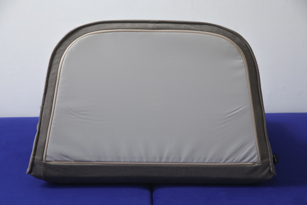 中古　美品　2022年購入　Ligne roset(リーン・ロゼ)　ROSETPrado(ロゼプラド)　デザイン性にこだわりを感じるスタイリッシュな3Pソファ(リーンロゼ、3人掛けソファ、三人掛け、トリプルソファ)(R-075970)
