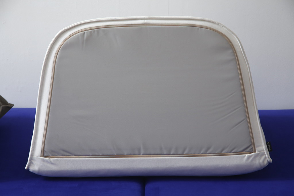 中古　美品　2022年購入　Ligne roset(リーン・ロゼ)　ROSETPrado(ロゼプラド)　デザイン性にこだわりを感じるスタイリッシュな3Pソファ(リーンロゼ、3人掛けソファ、三人掛け、トリプルソファ)(R-075970)