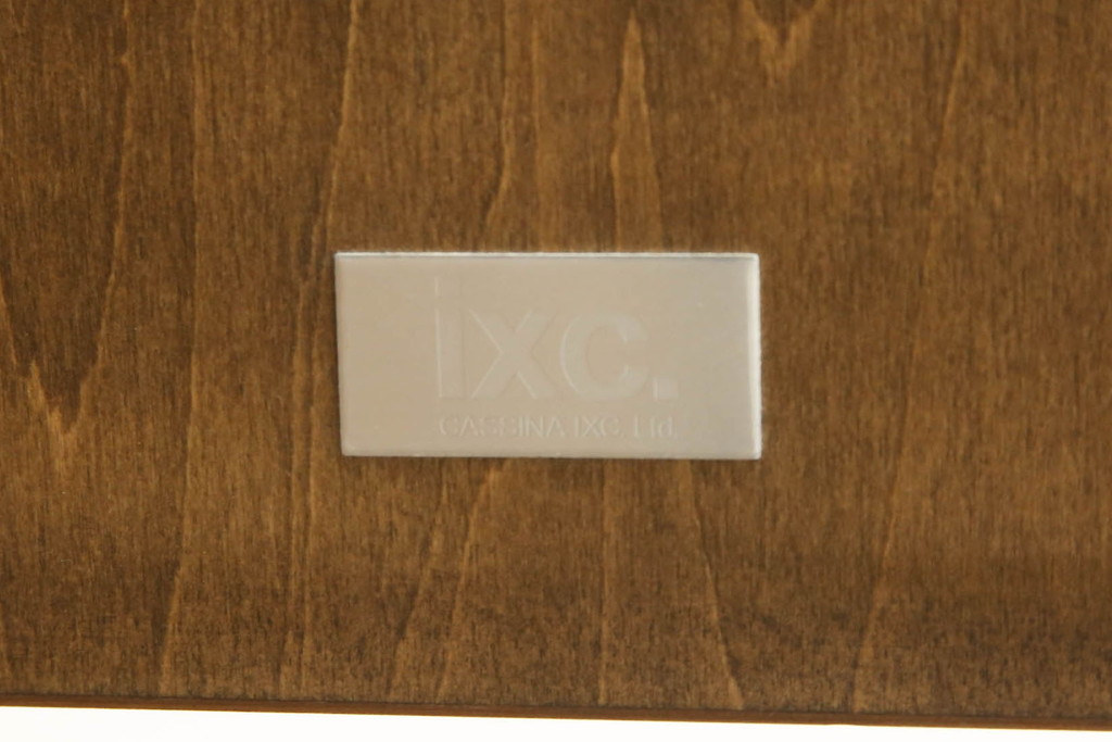 中古　美品　Cassinaixc.(カッシーナイクスシー)　IXC. R&D(イクスシー.R&D)　TRIX(トリックス)　ブラックウォールナット材　シンプルながら洗練されたデザインが魅力のダイニングテーブル(6人掛け、4人掛け、食卓)(定価約40万円)(R-066367)