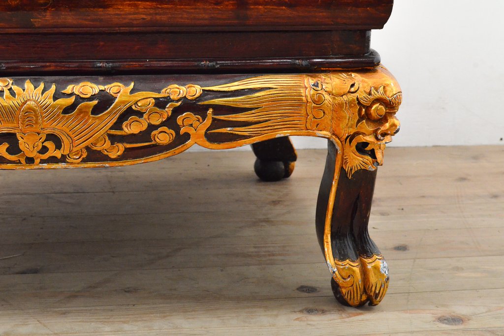 ヴィンテージ家具　超激レア!!　中国美術　王座デザイン　皇帝　黄金に輝く龍の彫刻が高貴な雰囲気を高める1人掛けソファ(1P、ビンテージ、アームソファ)(R-059286)