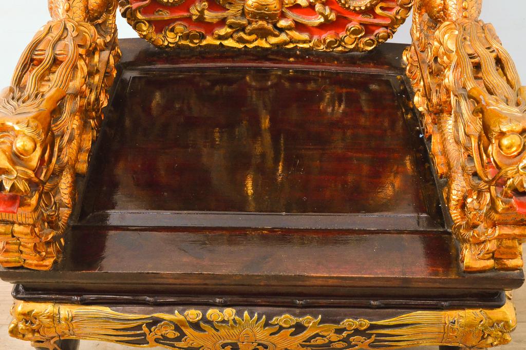 ヴィンテージ家具　超激レア!!　中国美術　王座デザイン　皇帝　黄金に輝く龍の彫刻が高貴な雰囲気を高める1人掛けソファ(1P、ビンテージ、アームソファ、アームチェア、イス、椅子)(R-059286)