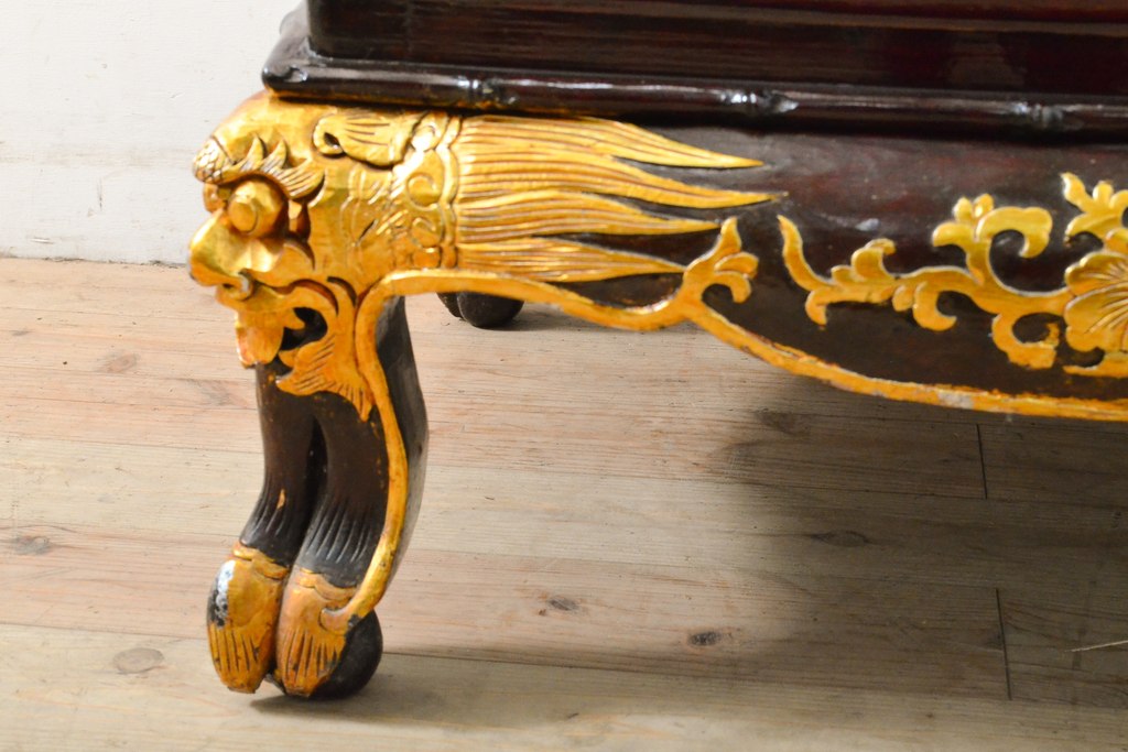 ヴィンテージ家具　超激レア!!　中国美術　王座デザイン　皇帝　黄金に輝く龍の彫刻が高貴な雰囲気を高める1人掛けソファ(1P、ビンテージ、アームソファ)(R-059286)