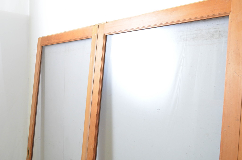 中古　ペイント仕上げ限定　大判スモークガラス入り　背の高い数寄屋のガラス戸4枚セット(引き戸)(R-064109)