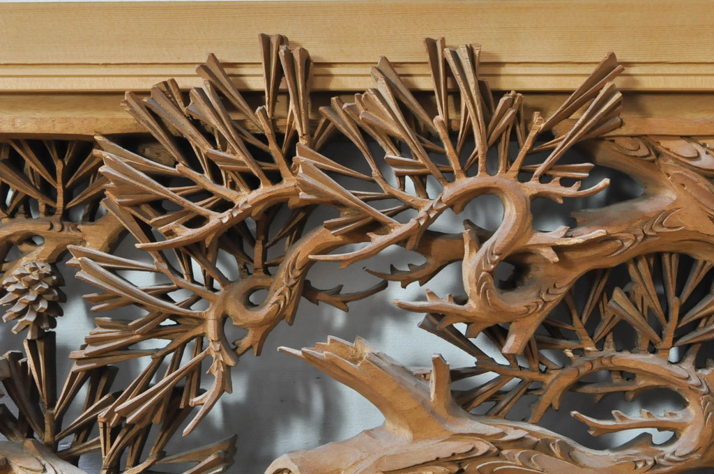 アンティーク建具　井波彫刻　秀山之作　力強い松の図柄が美しい彫刻欄間2枚セット(明り取り、明かり取り)(R-076336)